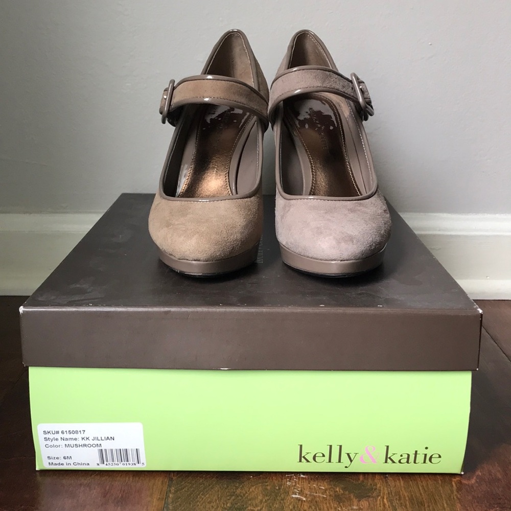 Suede Mary Jane pumps